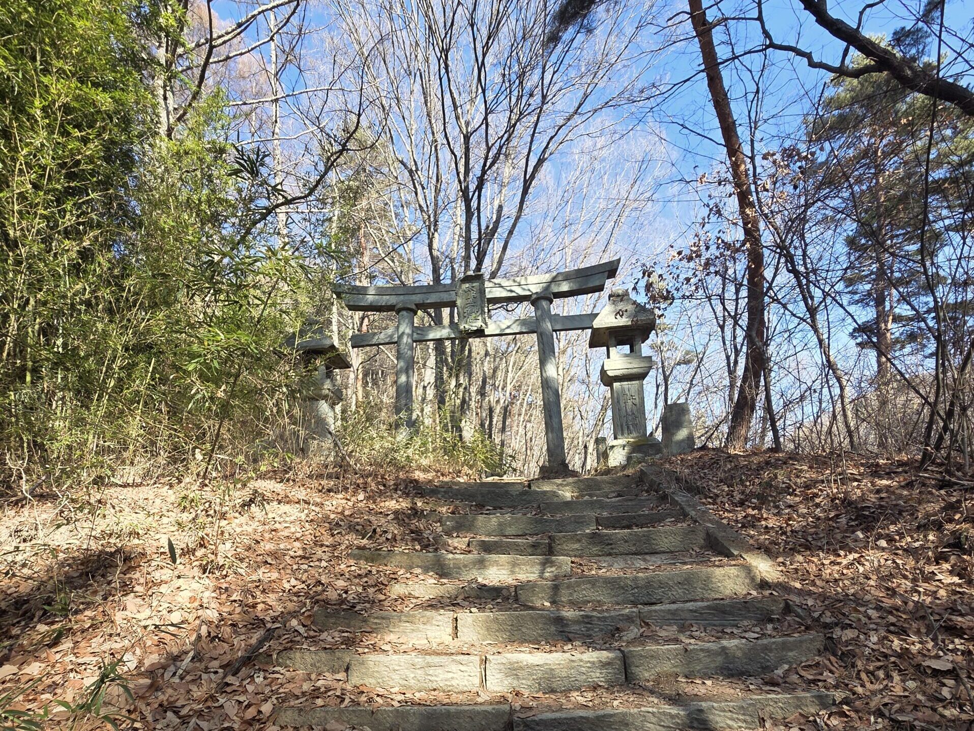 太郎山神社の石の鳥居