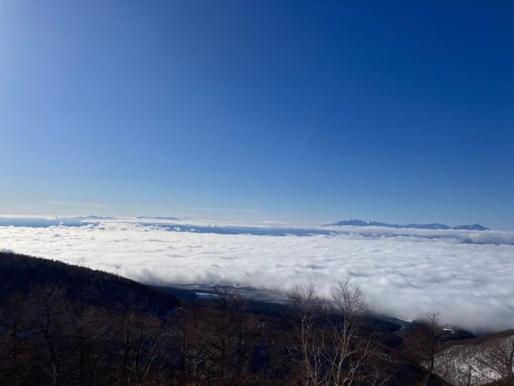 4月残雪期登山におすすめする、黒斑山で見た雲海